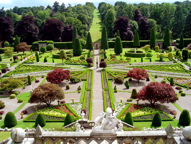 Drummond Castle Gardens